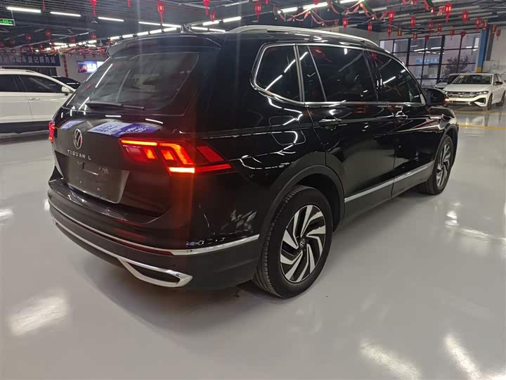 Фото 7 - Volkswagen Tiguan L Pro