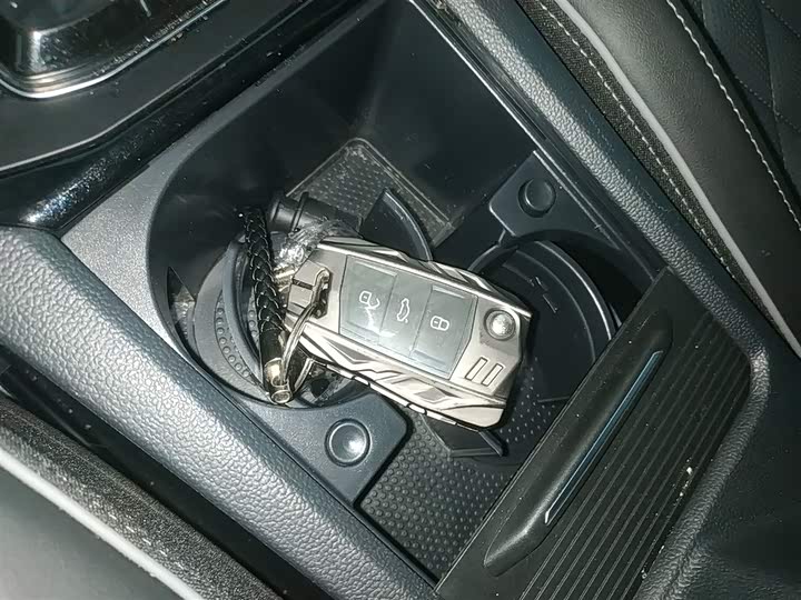 Фото 9 - Volkswagen Sagitar L