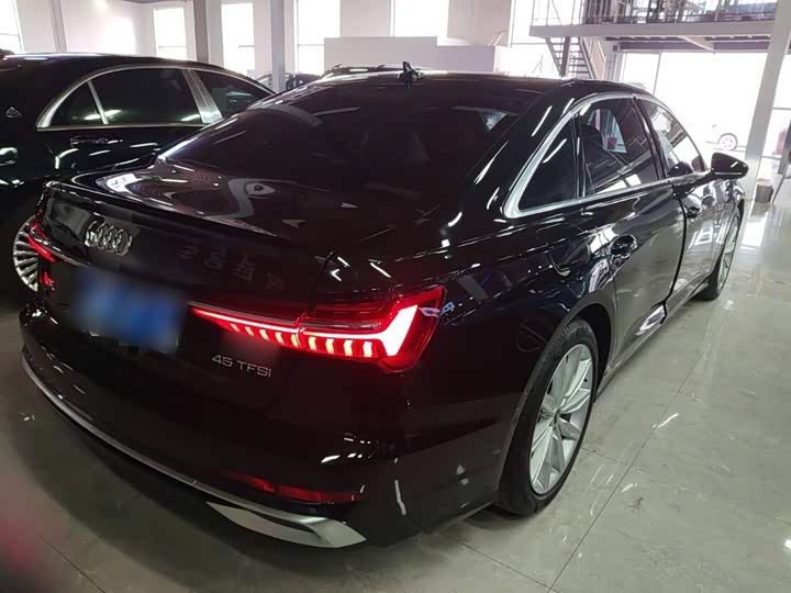 Фото 7 - Audi A6L