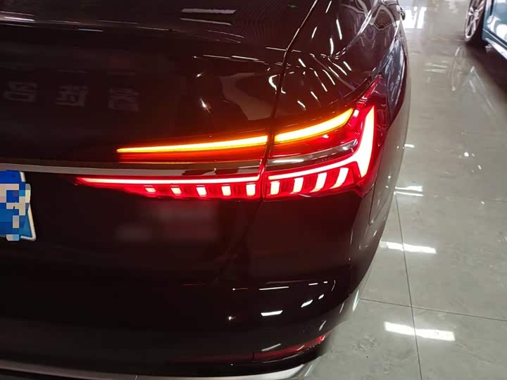 Фото 8 - Audi A6L