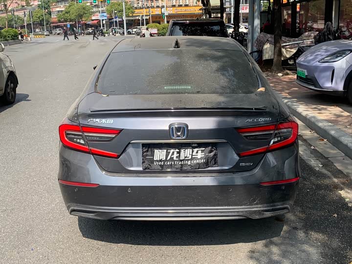 Фото 8 - Honda Accord