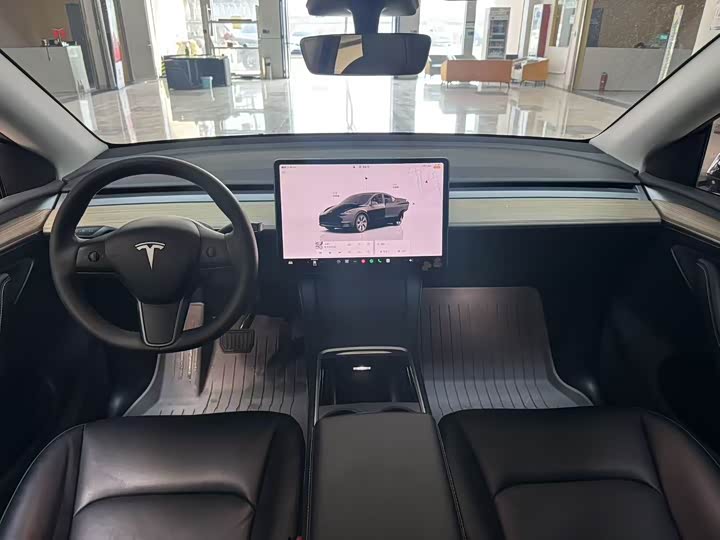 Фото 8 - Tesla Model Y