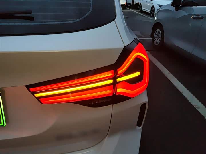 Фото 8 - BMW iX3