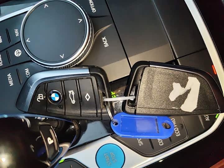 Фото 9 - BMW iX3