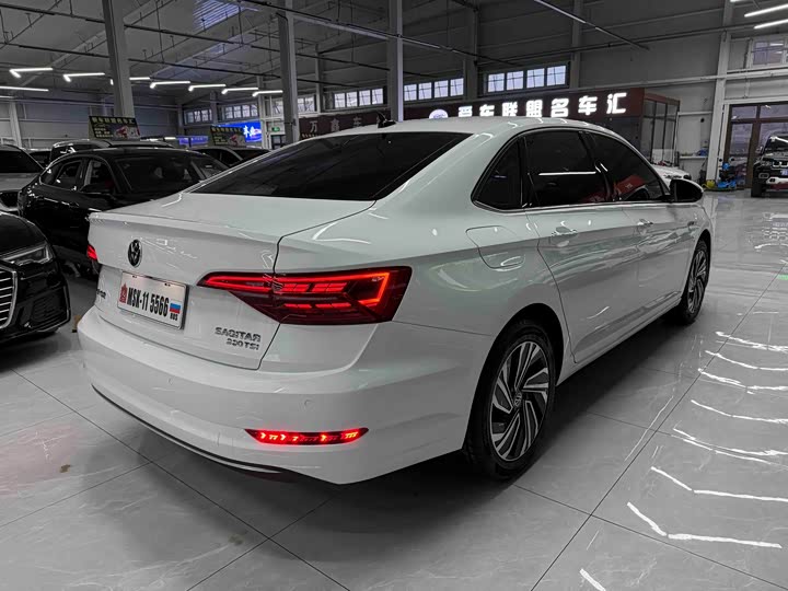 Фото 4 - Volkswagen Sagitar L