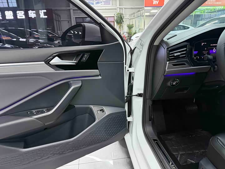 Фото 9 - Volkswagen Sagitar L