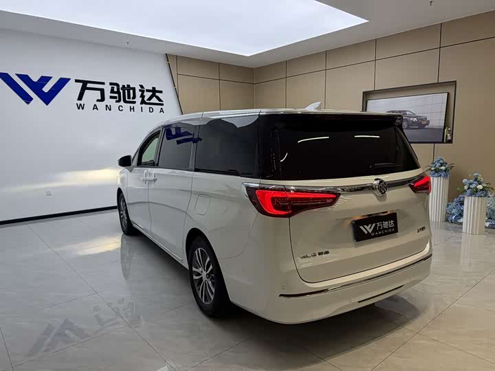 Фото 4 - Buick GL8 ES