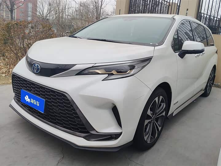 Фото 1 - Toyota Granvia