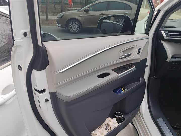 Фото 7 - Toyota Granvia