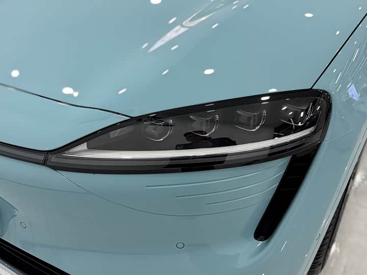 Фото 7 - Luxeed R7