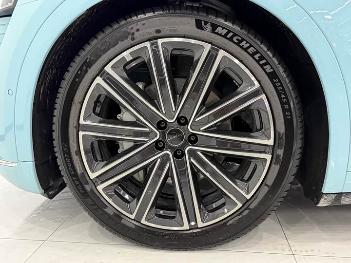 Фото 9 - Luxeed R7