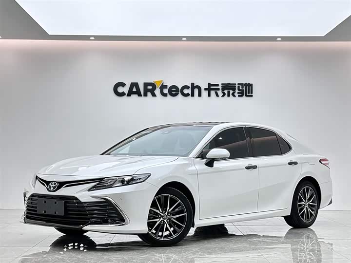 Фото 1 - Toyota Camry