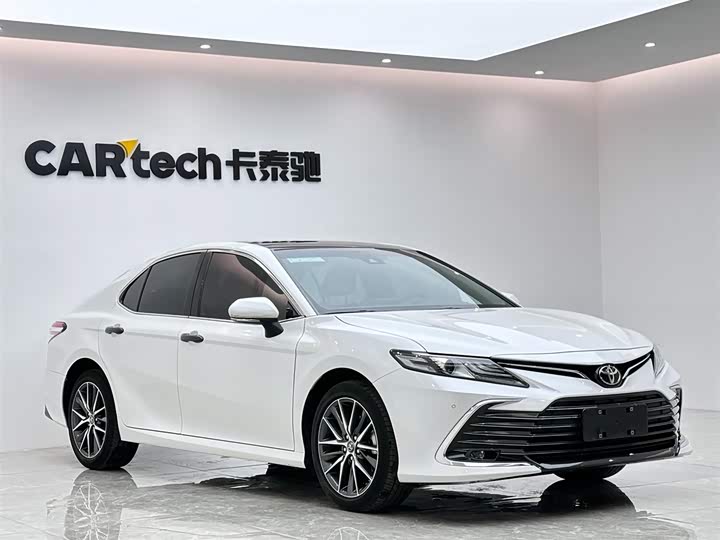 Фото 6 - Toyota Camry