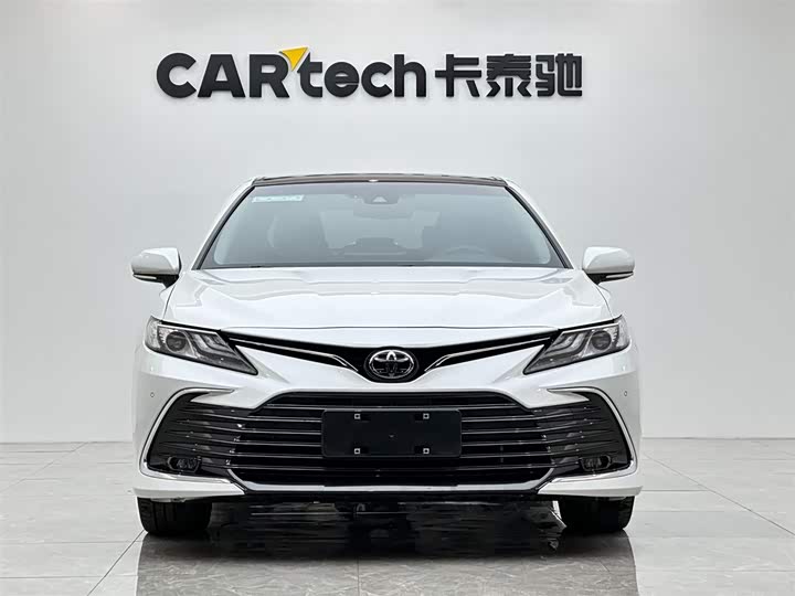 Фото 7 - Toyota Camry