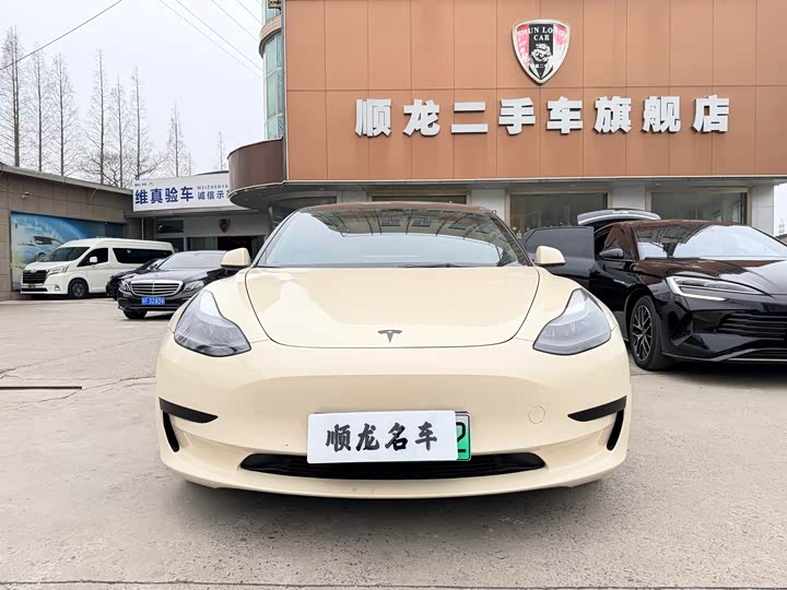 Фото 2 - Tesla Model 3