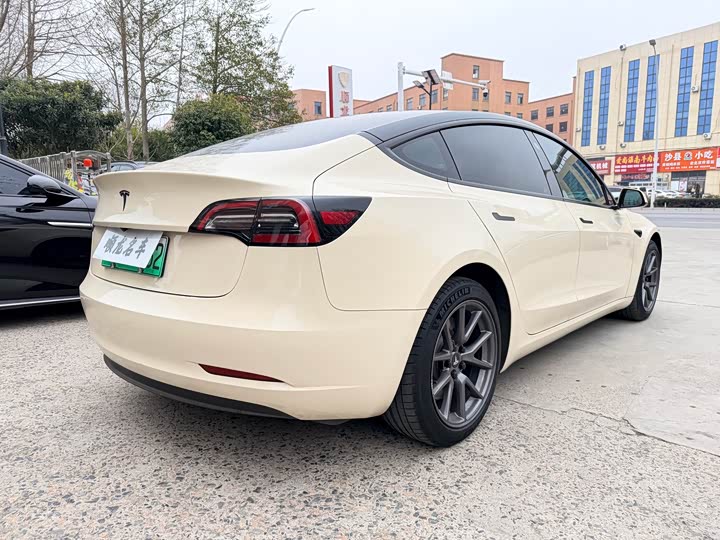 Фото 4 - Tesla Model 3