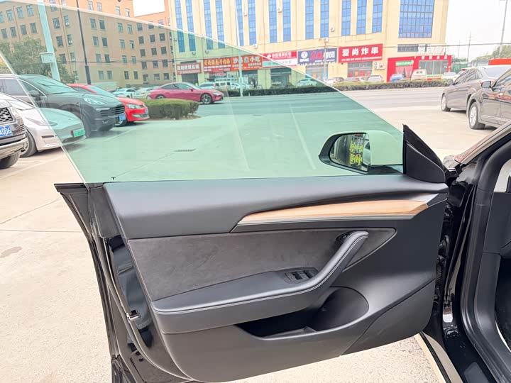 Фото 6 - Tesla Model 3