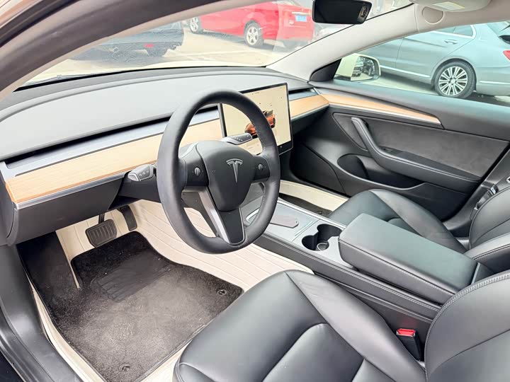 Фото 7 - Tesla Model 3