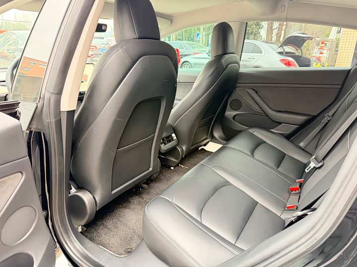 Фото 8 - Tesla Model 3