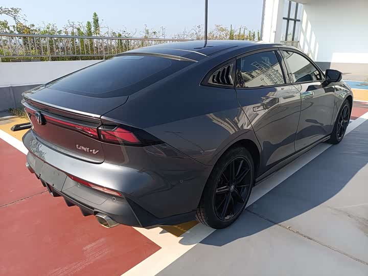 Фото 8 - Changan UNI-V