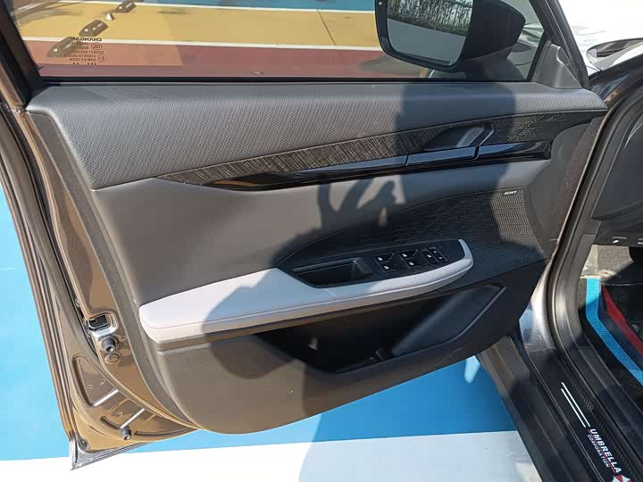 Фото 9 - Changan UNI-V