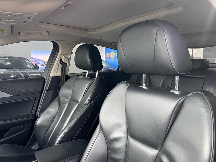 Фото 9 - Hongqi H5