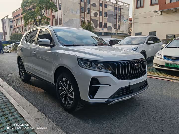 Фото 2 - Geely Vision X6