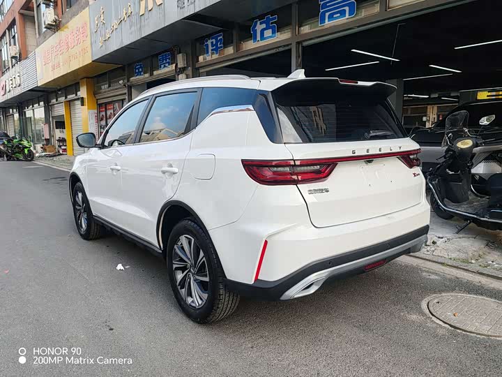 Фото 4 - Geely Vision X6