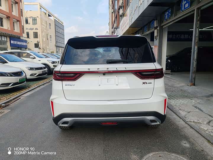 Фото 6 - Geely Vision X6