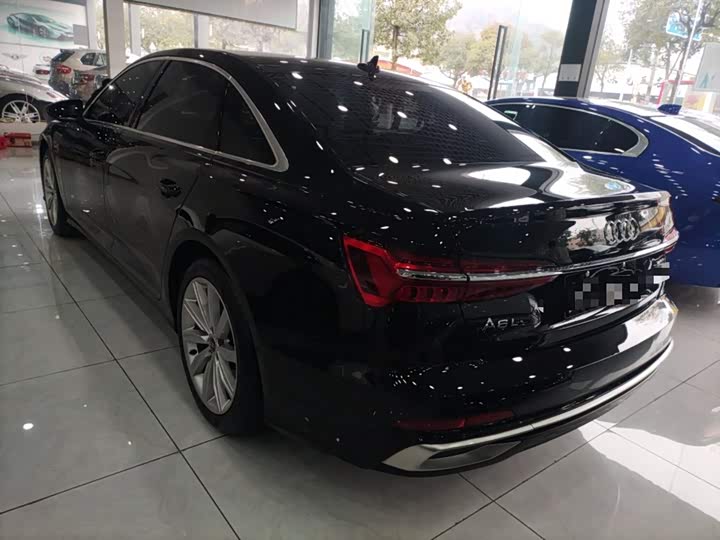 Фото 5 - Audi A6L