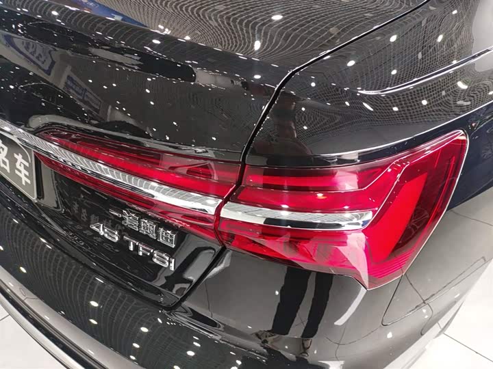 Фото 8 - Audi A6L