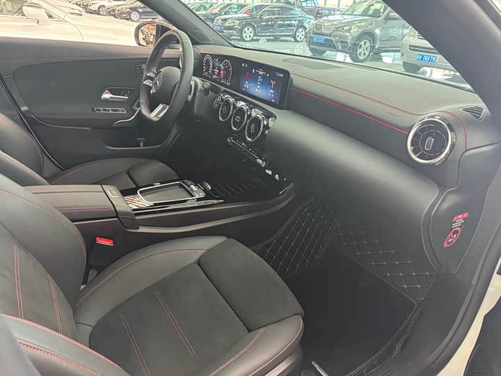 Фото 9 - Mercedes-Benz CLA-Class