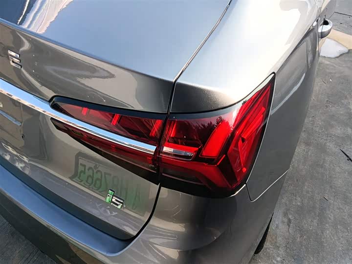 Фото 8 - Roewe i5