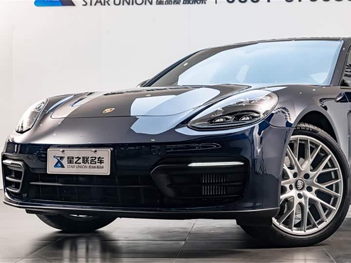 Фото 2 - Porsche Panamera