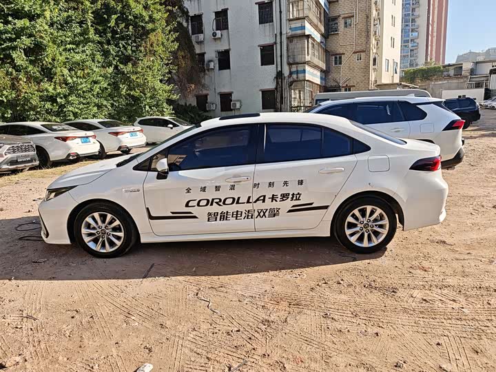 Фото 3 - Toyota Corolla