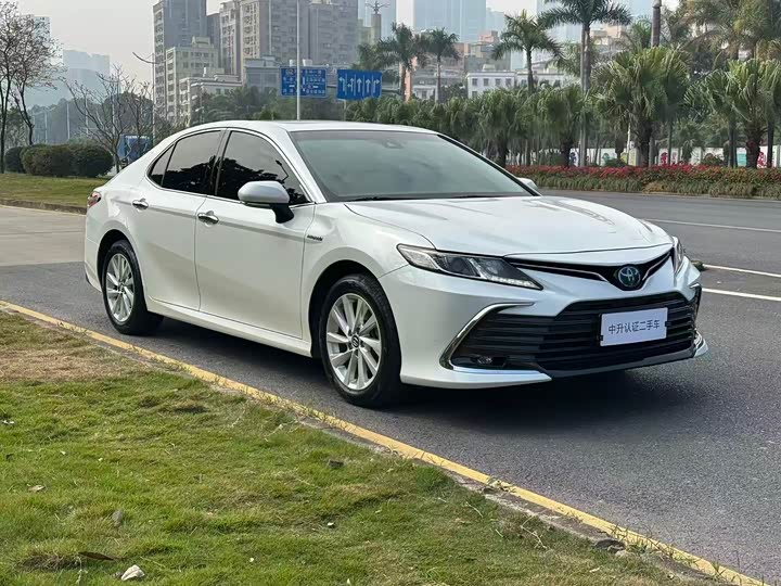 Фото 3 - Toyota Camry
