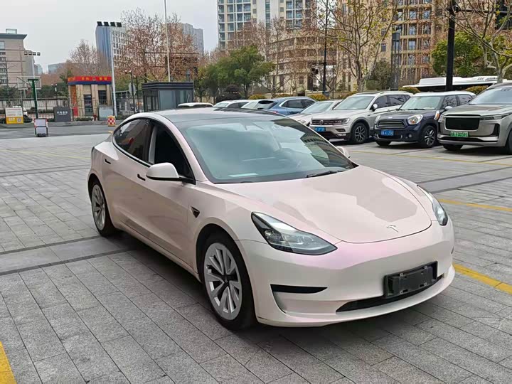 Фото 3 - Tesla Model 3