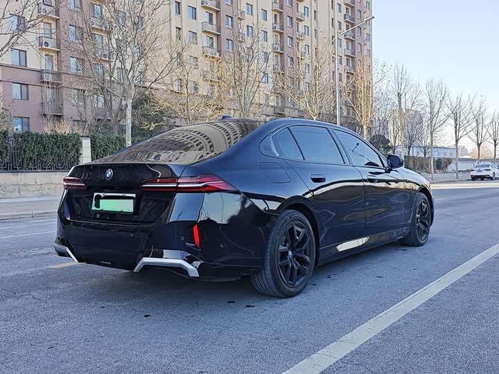 Фото 4 - BMW i5