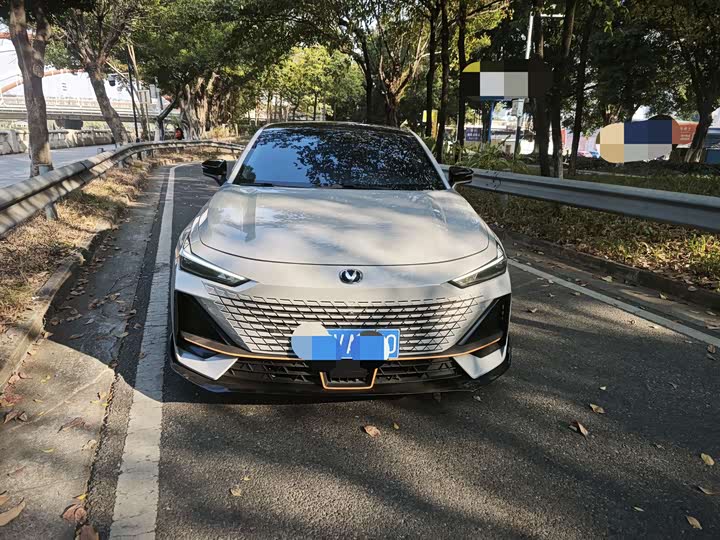 Фото 1 - Changan UNI-V