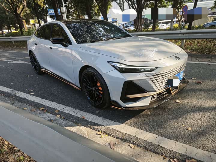 Фото 2 - Changan UNI-V