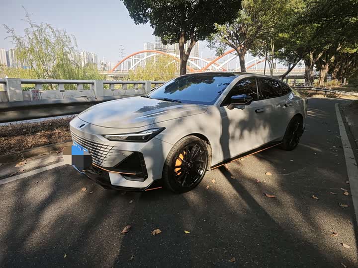 Фото 3 - Changan UNI-V