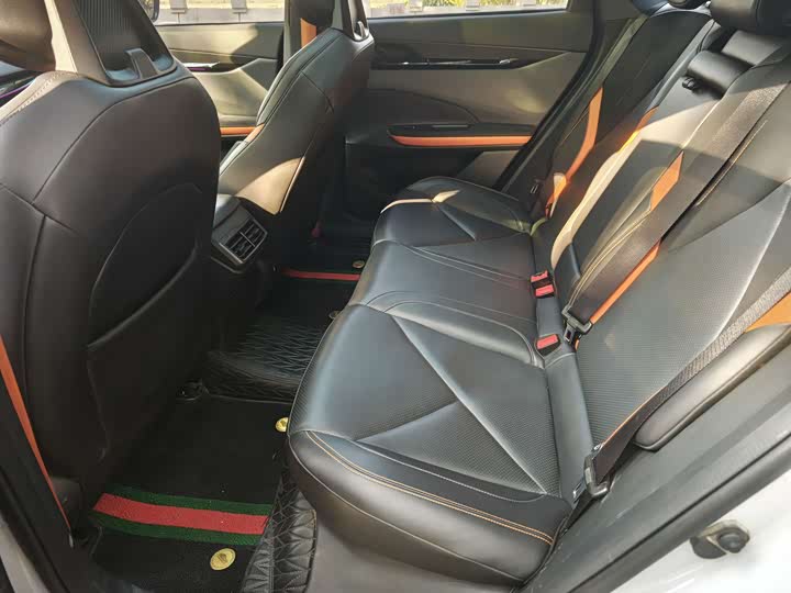 Фото 6 - Changan UNI-V