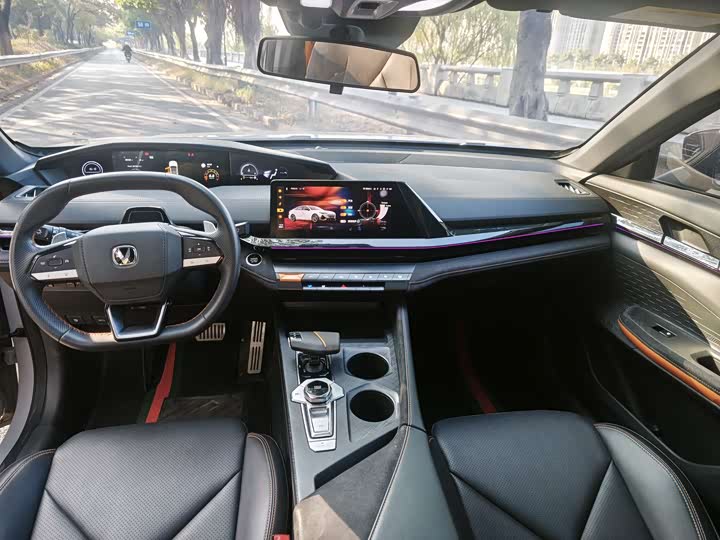 Фото 8 - Changan UNI-V