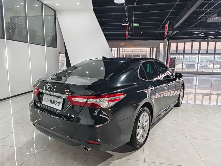 Фото 5 - Toyota Camry