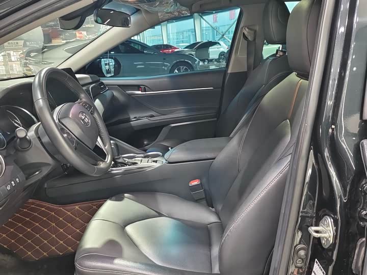 Фото 6 - Toyota Camry