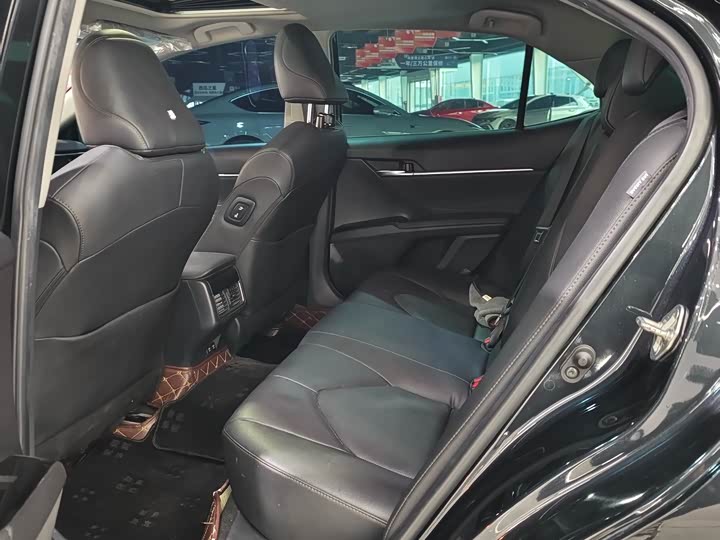 Фото 7 - Toyota Camry