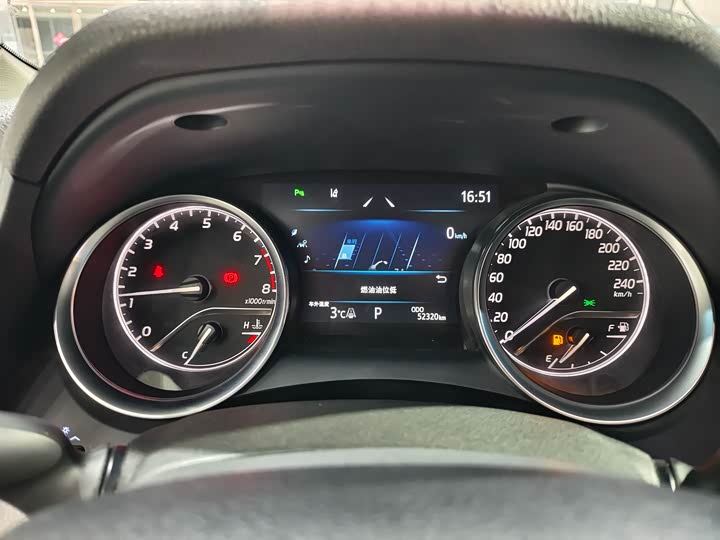 Фото 9 - Toyota Camry