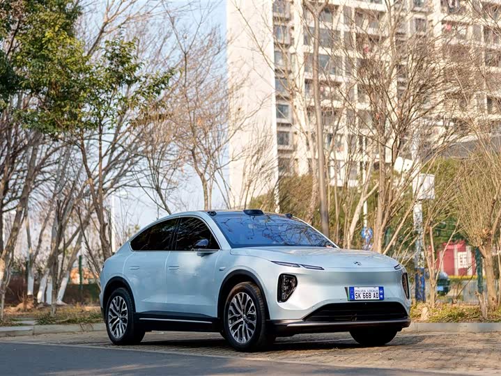 Фото 3 - Nio EC6