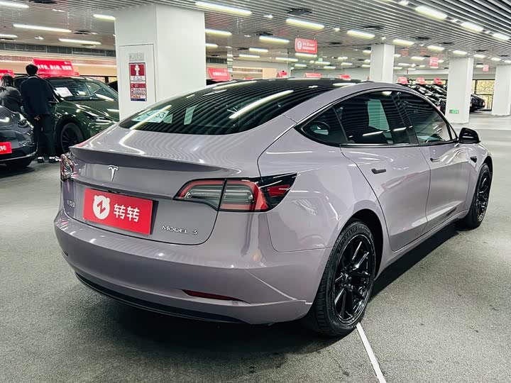 Фото 4 - Tesla Model 3