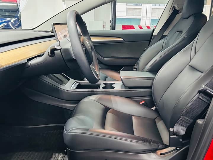 Фото 7 - Tesla Model 3